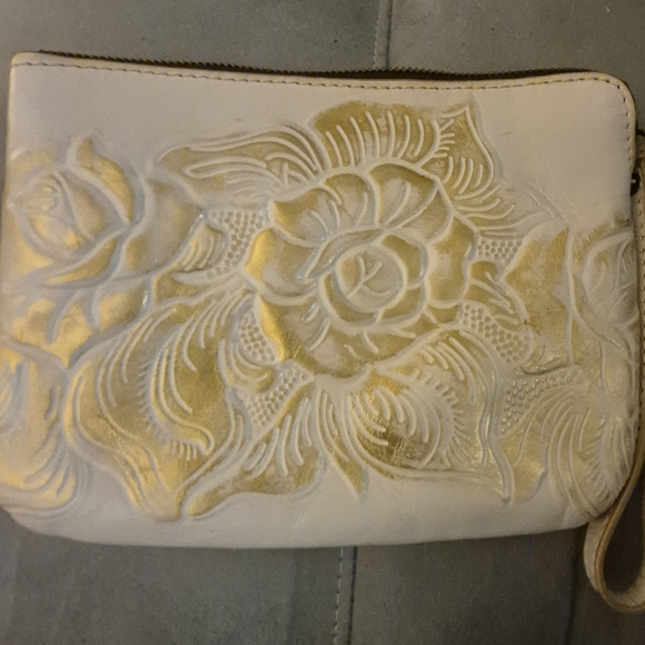 Patricia Nash CAPRI White Gold Tooled Leather Wristlet Wallet Bag - Picture 1 of 8